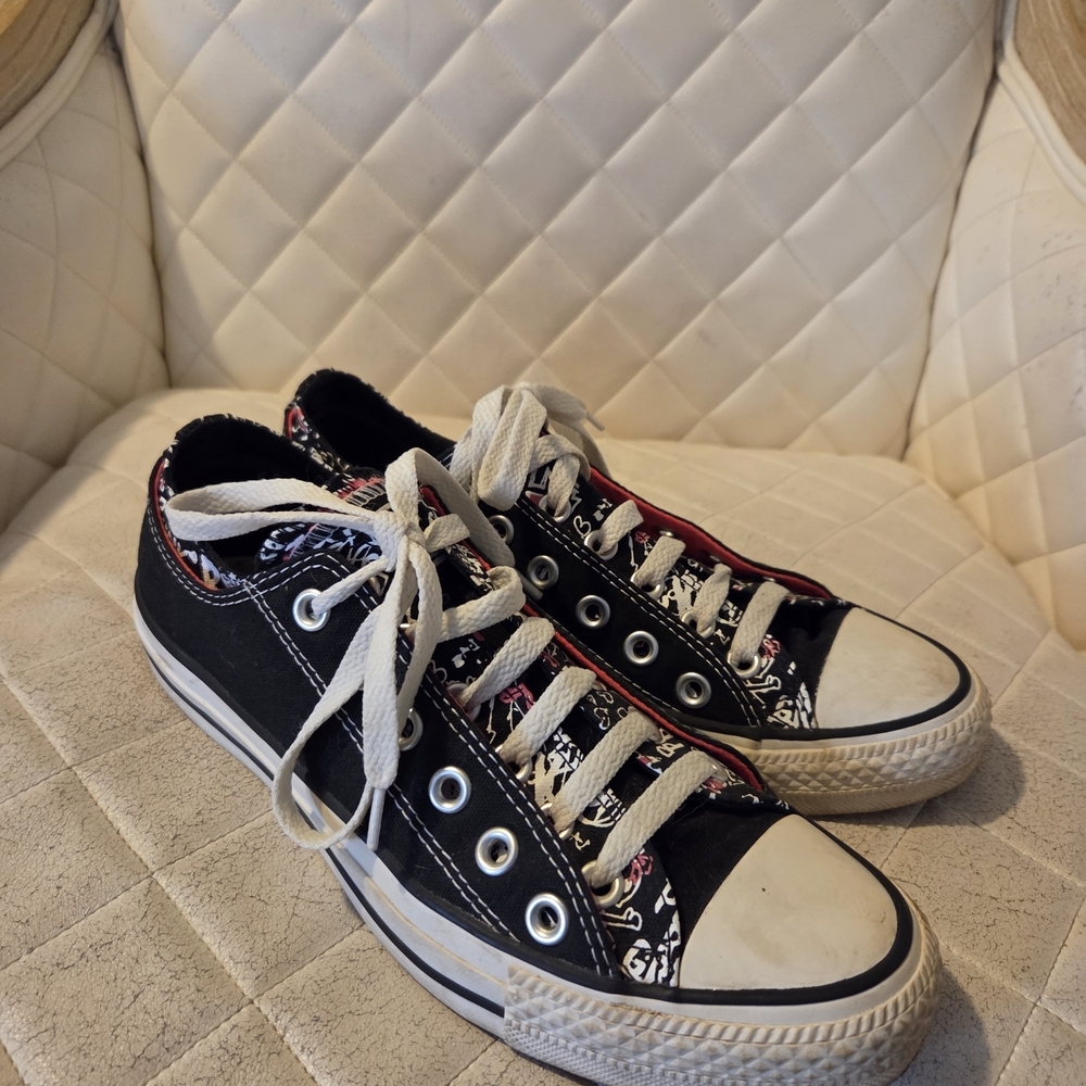 Converse Chuck Taylor Low TopCanvas Sneakers with Pink Punk Rock Girl Pattern